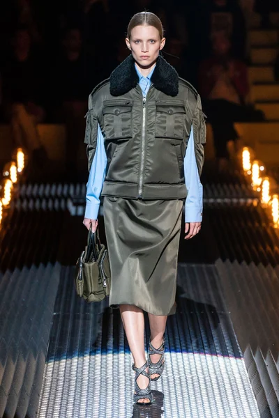 Look 25